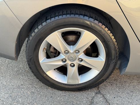 Used 2013 Hyundai Elantra GLS FWD image 5