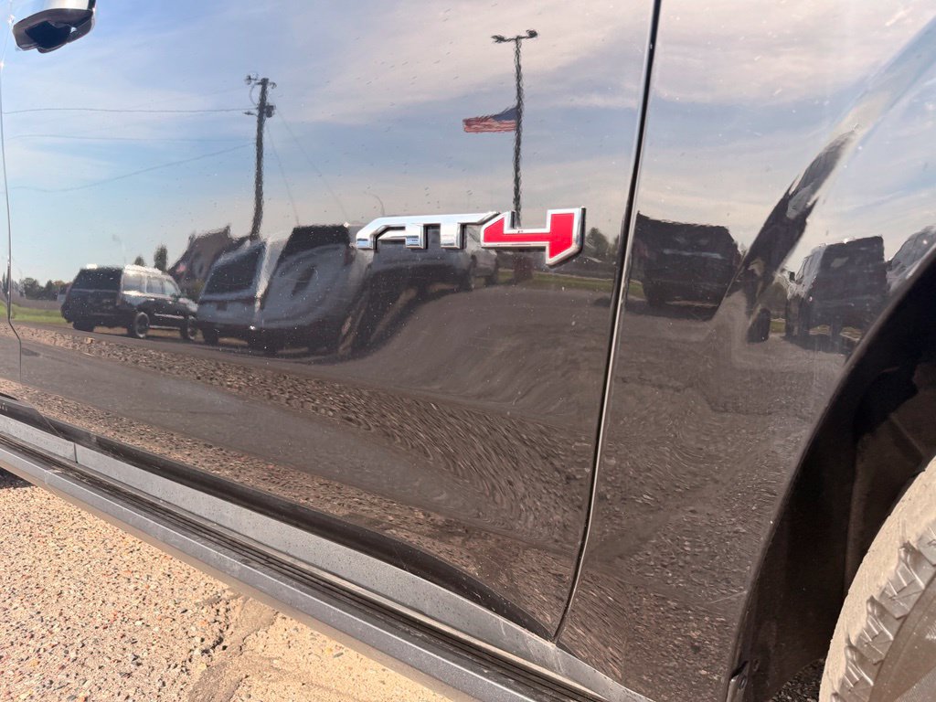 Used 2023 GMC Yukon XL AT4 w/ AT4 Premium Plus Package AWD/4WD image 17
