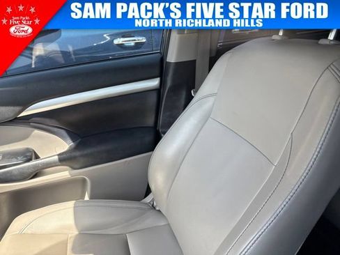 Used 2019 Toyota Highlander XLE FWD image 9