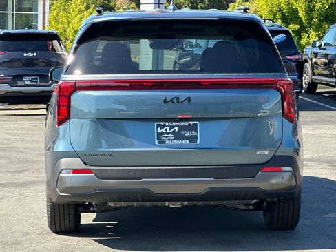 New 2026 Kia Carnival SX w/ SX Dark Edition Package FWD image 5