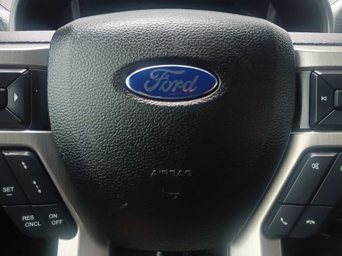 Used 2016 Ford F150 Platinum w/ Equipment Group 701A Luxury AWD/4WD image 5