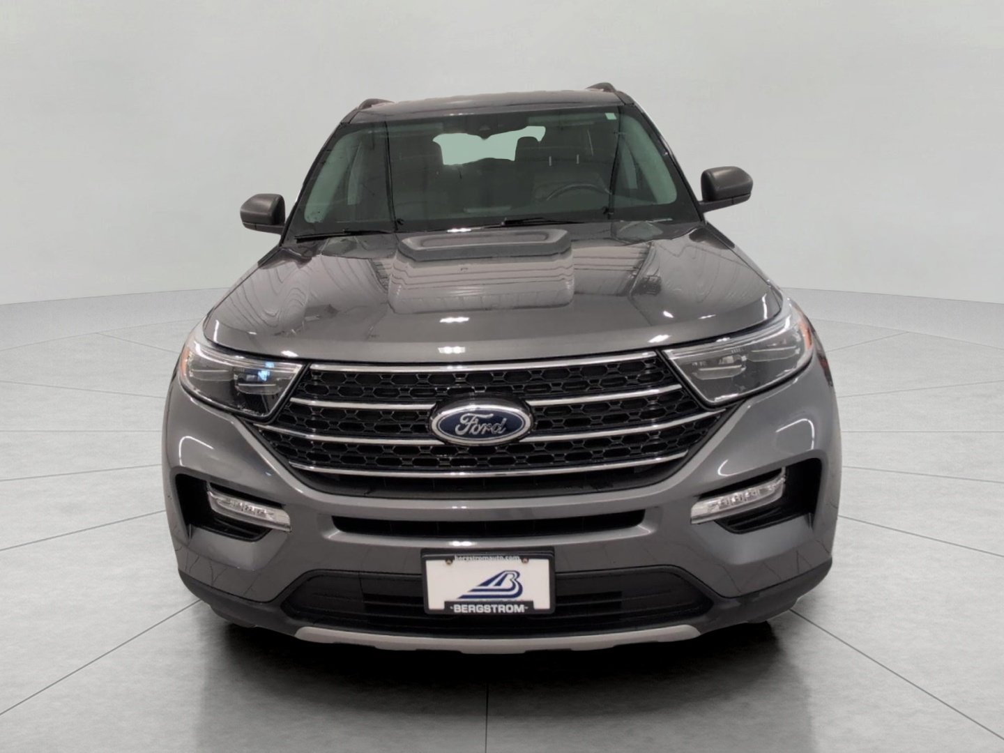 Used 2024 Ford Explorer XLT w/ Equipment Group 202A AWD/4WD image 14