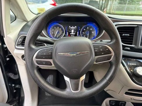 Used 2021 Chrysler Voyager Lxi FWD image 35