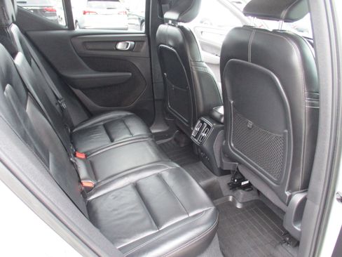 Certified 2023 Volvo XC40 B5 Core w/ Convenience Package image 14