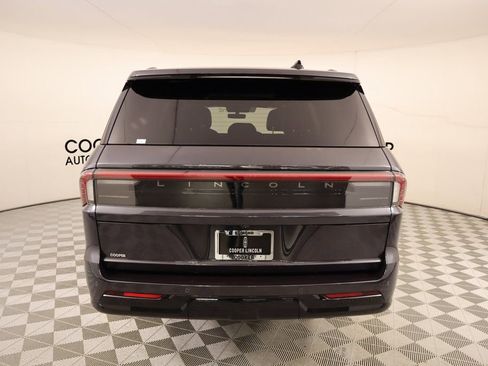 New 2025 Lincoln Navigator Reserve w/ Jet Appearance Package AWD/4WD image 23