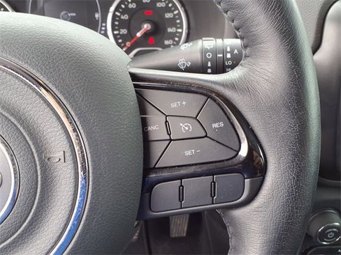 Used 2019 Jeep Renegade Altitude w/ Quick Order Package 2XM image 24