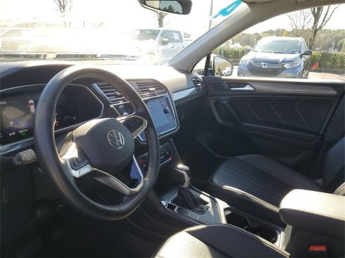Used 2024 Volkswagen Tiguan SE image 18