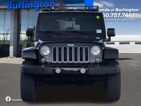 Used 2017 Jeep Wrangler Unlimited Sahara w/ Connectivity Group AWD/4WD image 10