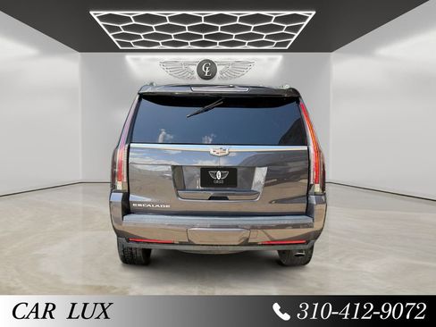 Used 2018 Cadillac Escalade Premium Luxury RWD image 4
