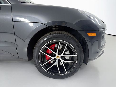Certified 2022 Porsche Macan S image 8