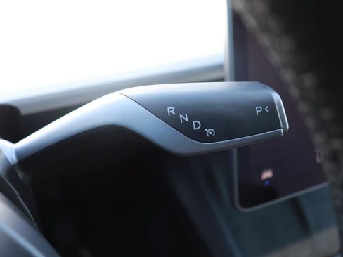 Used 2025 Tesla Model Y Long Range RWD image 19