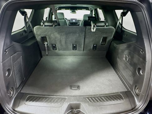 Used 2024 Chevrolet Suburban LT image 29