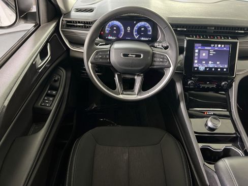 Used 2023 Jeep Grand Cherokee Laredo image 20