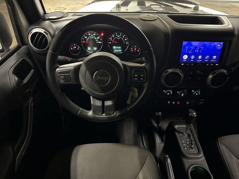 Used 2015 Jeep Wrangler Unlimited Sahara AWD/4WD image 11