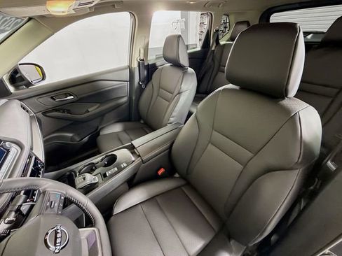 Certified 2026 Nissan Rogue SV image 5