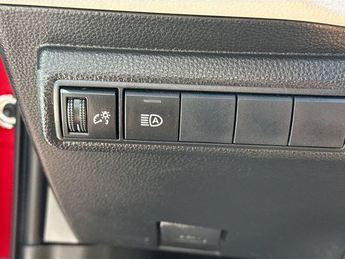 Used 2020 Toyota Corolla LE FWD image 11