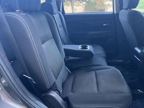 Used 2018 Mitsubishi Outlander ES image 24
