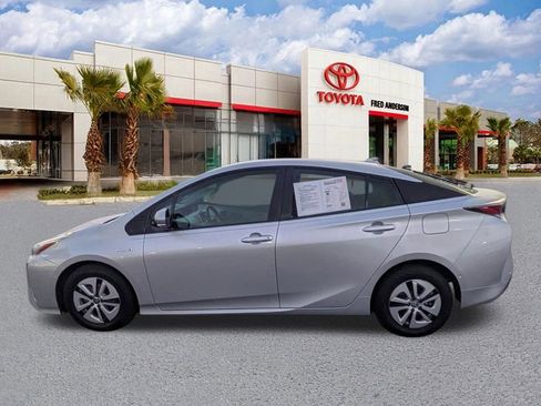 Used 2018 Toyota Prius Three image 8