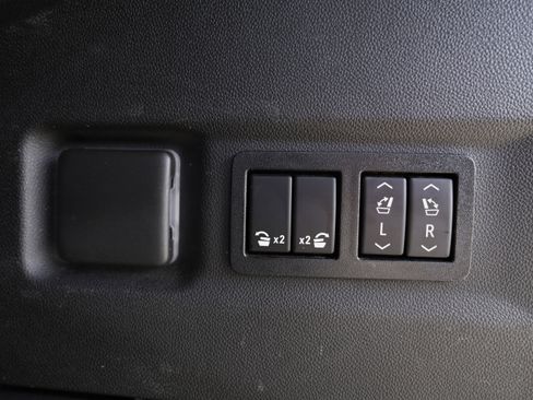 Used 2021 Chevrolet Suburban Premier w/ Premium Package image 46