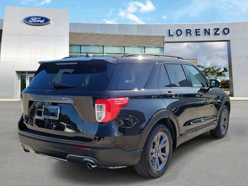 Used 2021 Ford Explorer XLT w/ Equipment Group 202A image 5