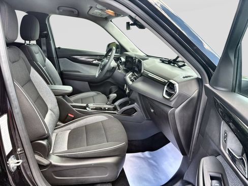 Used 2025 Chevrolet TrailBlazer LT AWD/4WD image 28