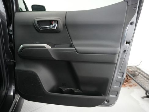 Used 2022 Toyota Tacoma TRD Sport w/ Technology Package image 35