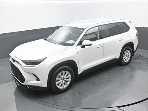 Used 2024 Toyota Grand Highlander XLE image 33