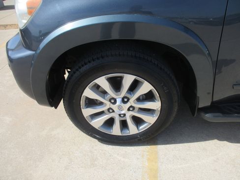 Used 2008 Toyota Sequoia Limited RWD image 3