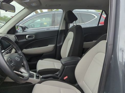 Used 2025 Hyundai Venue SEL FWD image 6