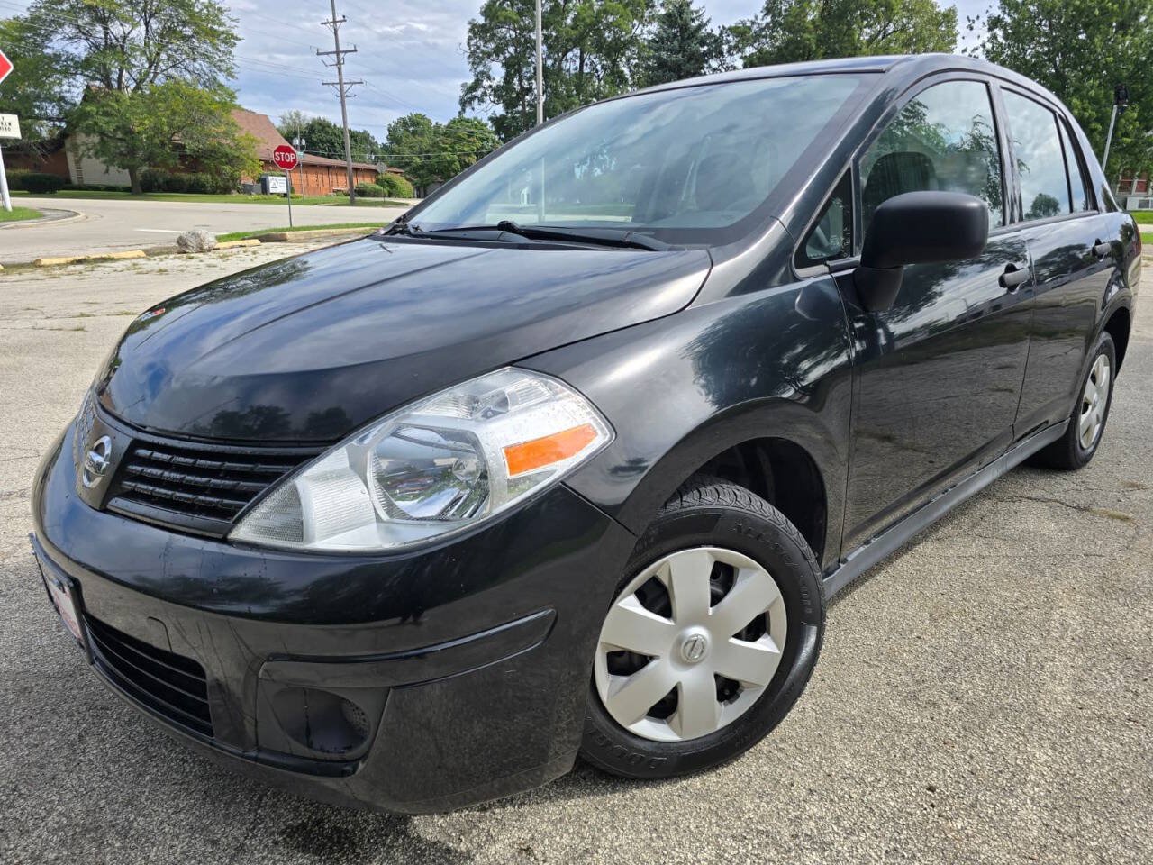 Used 2009 Nissan Versa Sedan FWD image 1