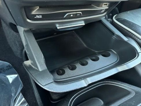 Used 2020 Chrysler Pacifica Limited w/ Advanced Safetytec Group FWD image 21