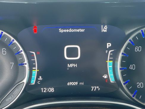 Used 2022 Chrysler Pacifica Limited AWD/4WD image 32