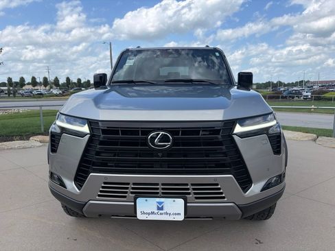 Used 2025 Lexus GX 550 w/ Accessory Package (CT) AWD/4WD image 3