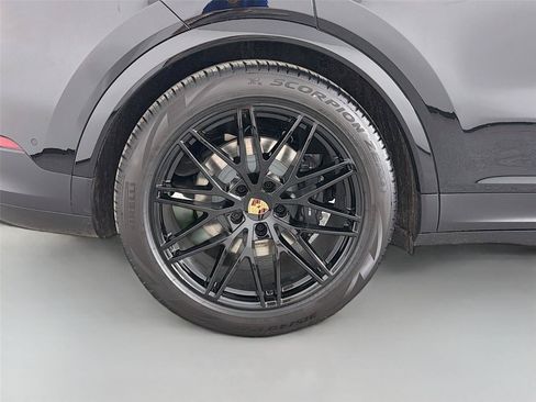 Certified 2026 Porsche Cayenne Coupe AWD/4WD image 13