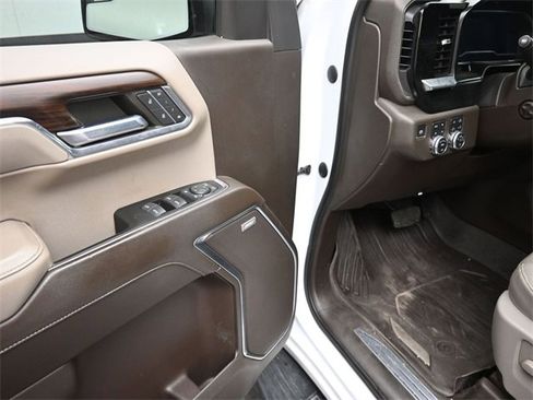 Used 2023 GMC Sierra 1500 SLT image 14