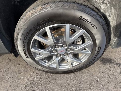 Used 2023 GMC Acadia SLT image 29