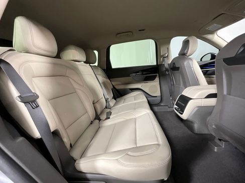 Used 2025 Lincoln Nautilus Premier image 23