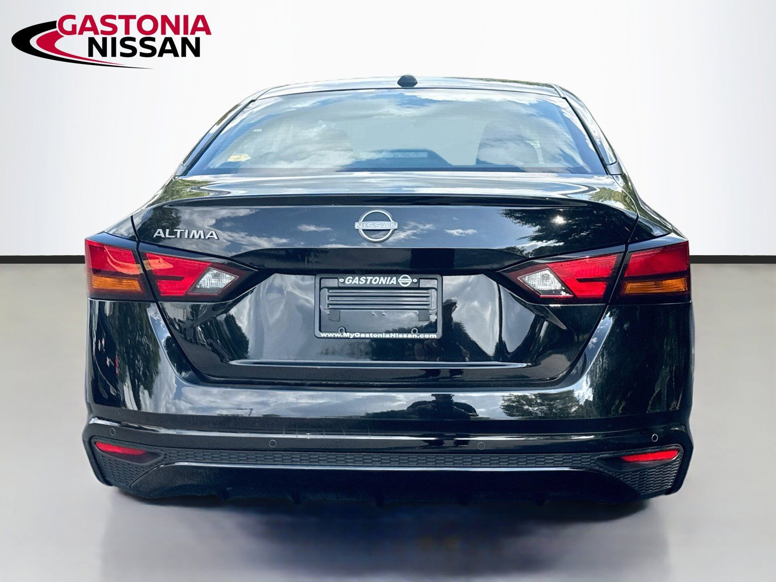Used 2025 Nissan Altima 2.5 SV FWD image 7