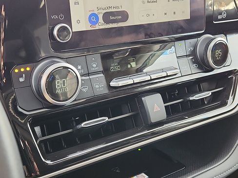 Used 2024 Toyota Highlander XLE image 18