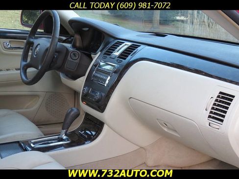 Used 2009 Cadillac DTS w/ Sun And Sound Package FWD image 6
