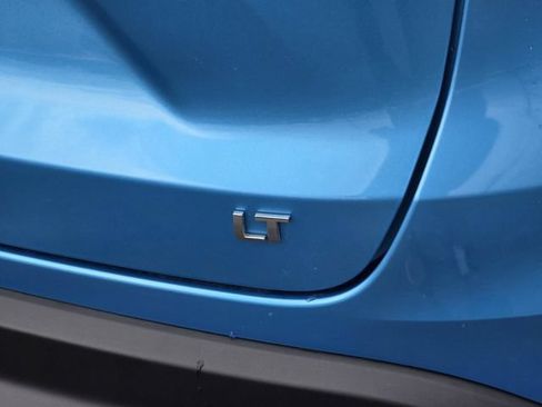 Used 2025 Chevrolet Trax LT FWD image 8