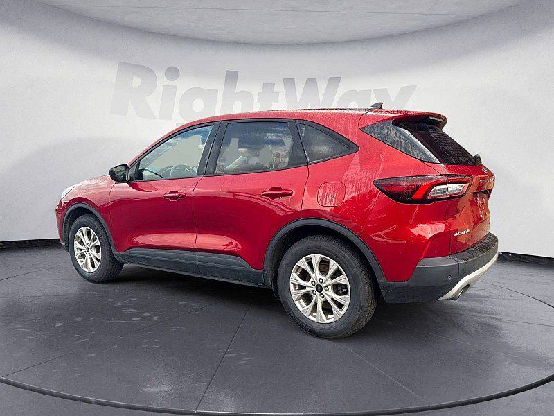 Used 2025 Ford Escape Active w/ Tech Pack #1 FWD image 3