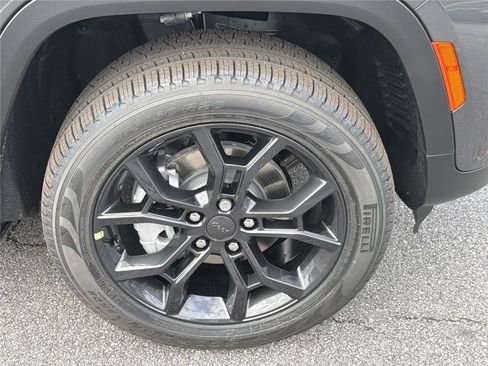 New 2025 Jeep Grand Cherokee Limited image 13