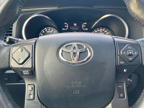 Used 2019 Toyota Sequoia SR5 AWD/4WD image 18