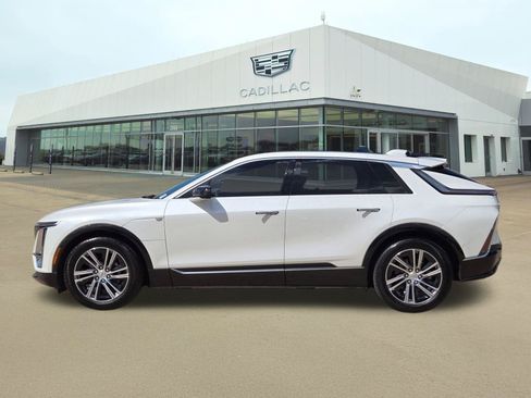 Used 2024 Cadillac Lyriq Luxury RWD image 3