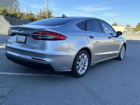 Used 2020 Ford Fusion SE image 5