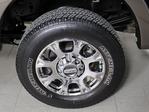 Used 2022 Ford F250 Lariat w/ Chrome Package image 12