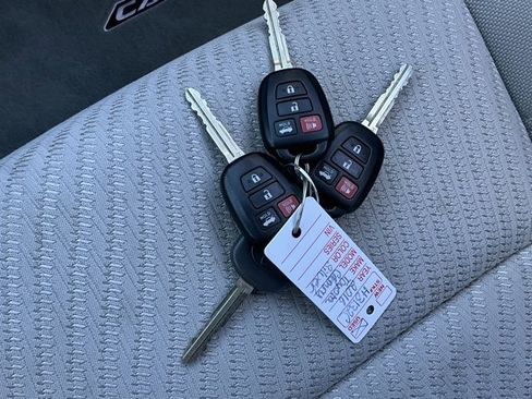 Used 2016 Toyota Camry LE image 16