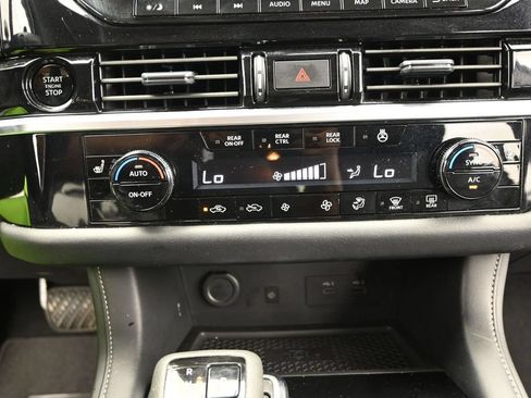 Used 2025 Nissan Pathfinder SL AWD/4WD image 14