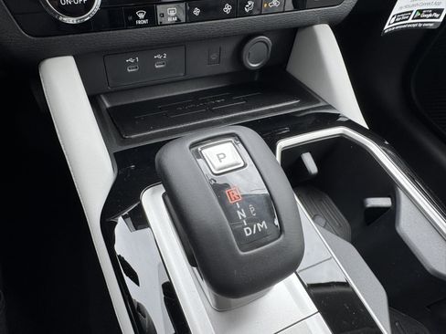 New 2025 Mitsubishi Outlander SE image 25